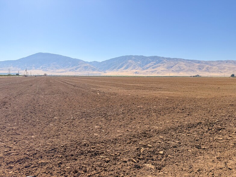 14098 Malovich Rd, Arvin, CA à vendre - Photo de l’immeuble – Image 3 sur 7
