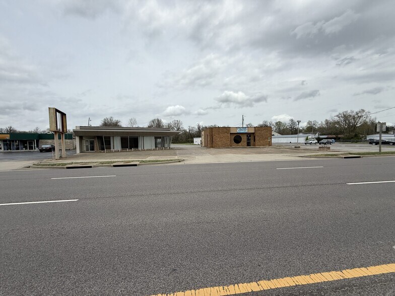 1300 & 1308 W Main St, Carbondale, IL à vendre - Photo principale – Image 1 sur 22