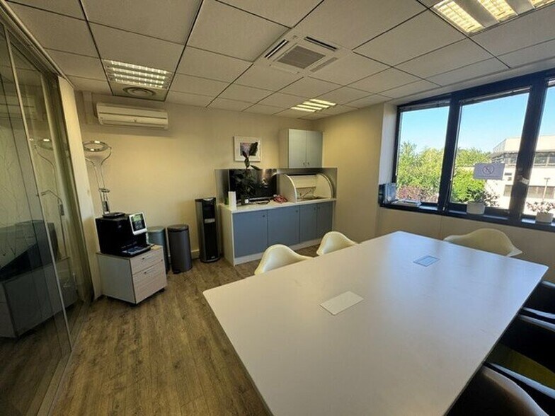 Bureau dans Saint-Didier-au-Mont-d'Or à vendre - Photo intérieure – Image 2 sur 9