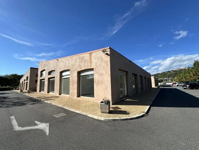Plus de détails pour Local commercial à vendre