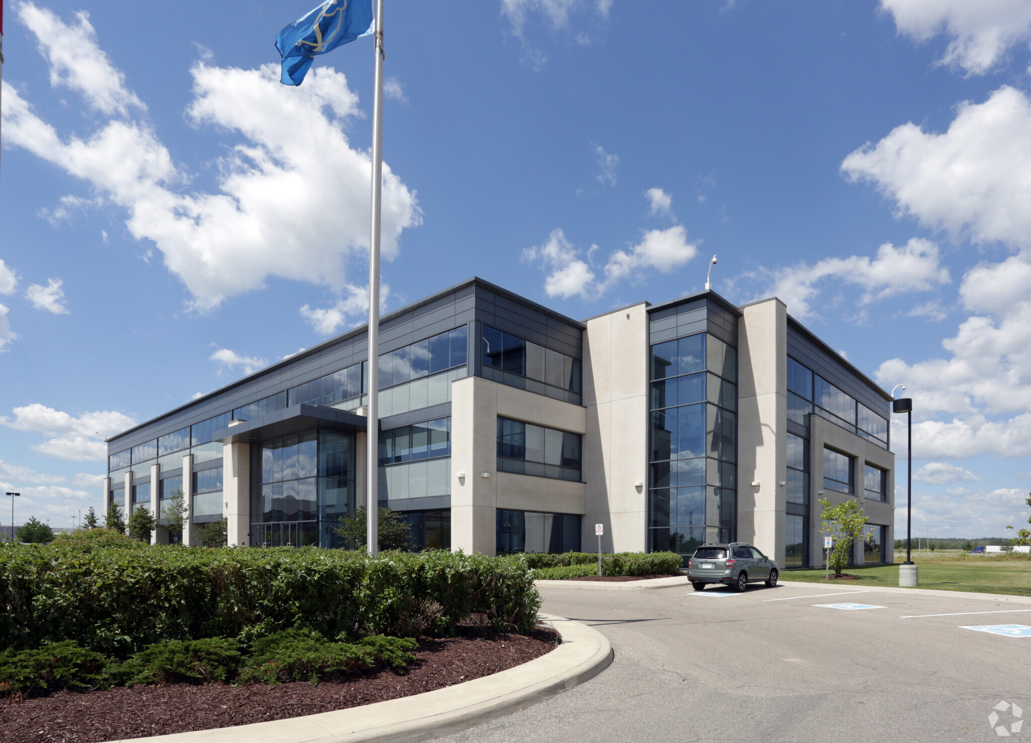 99 Hereford St, Brampton, ON à louer Photo de l’immeuble– Image 1 sur 10