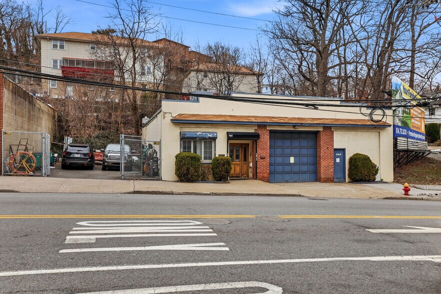 402 Mclean Ave, Yonkers, NY à vendre - Photo de l’immeuble – Image 3 sur 4