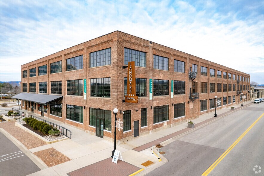 429 2nd St, La Crosse, WI à louer - Photo principale – Image 1 sur 14