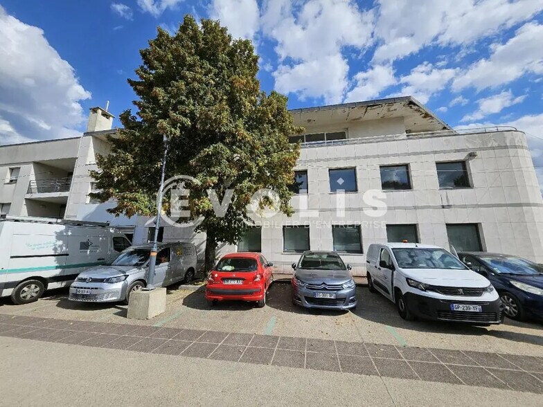 Local d’activités dans Sceaux à louer - Photo de l’immeuble – Image 1 sur 33