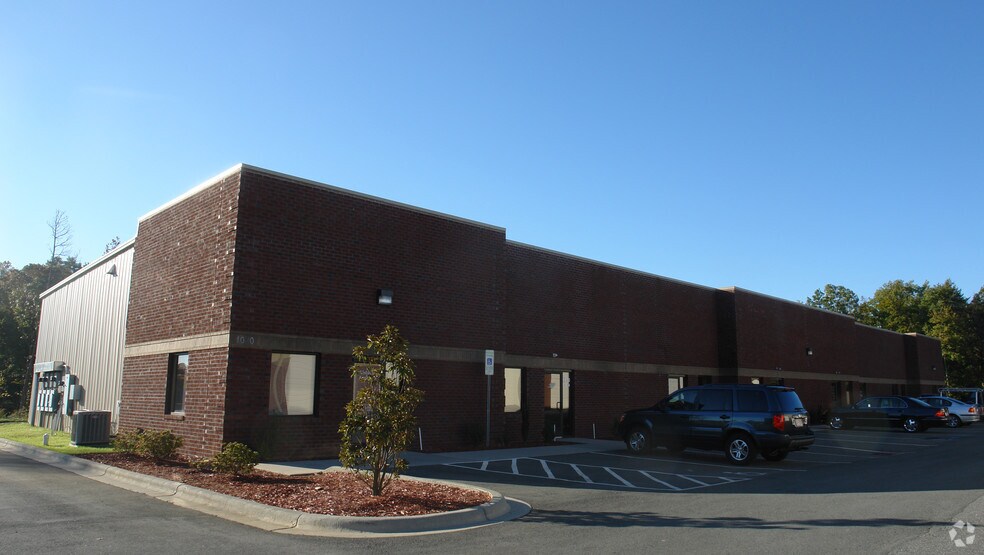 1070 Van Buren Ave, Indian Trail, NC à louer - Photo de l’immeuble – Image 3 sur 8