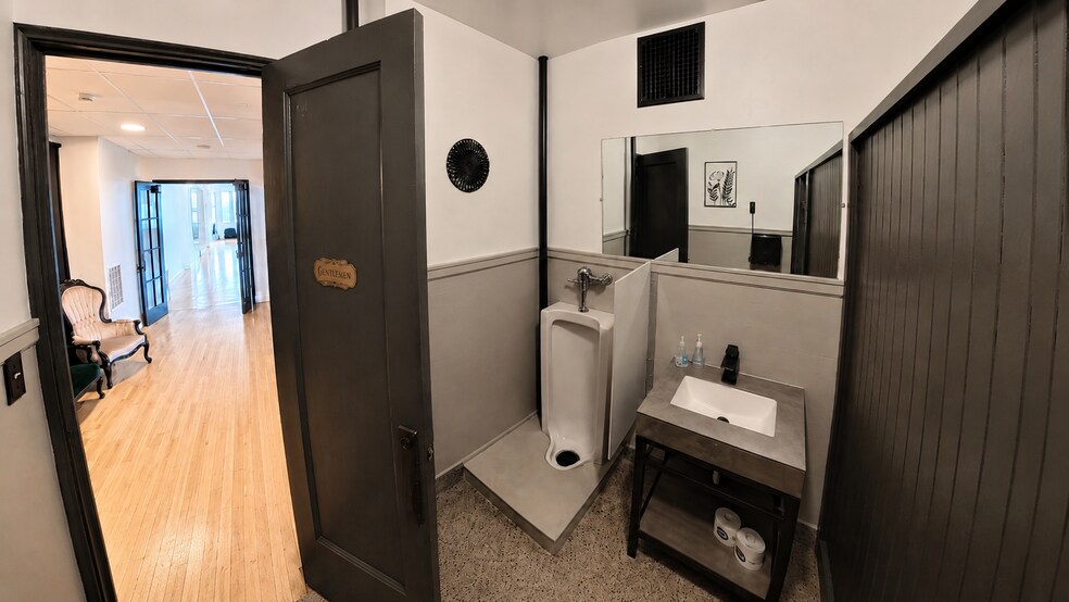 107 E 1st St, Mishawaka, IN à vendre - Photo de l’immeuble – Image 2 sur 19