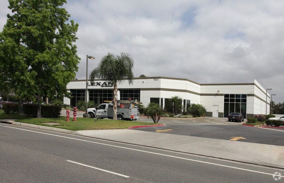 1821 Railroad St, Corona, CA à vendre - Photo de l’immeuble – Image 3 sur 4