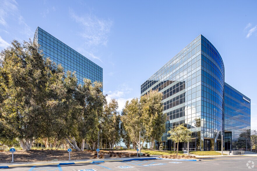 5000 Birch St, Newport Beach, CA à louer - Photo de l’immeuble – Image 3 sur 10