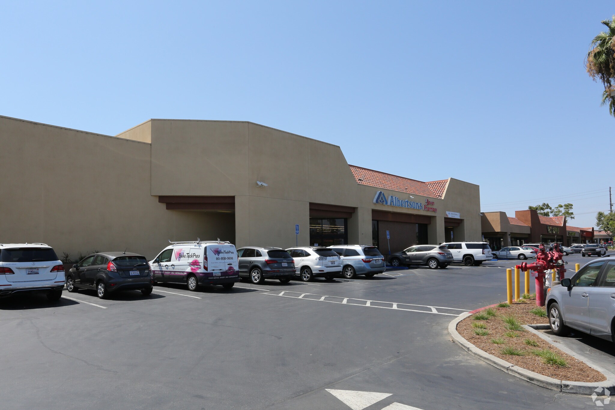 18533-18625 Brookhurst St, Fountain Valley, CA à louer Photo principale– Image 1 sur 19