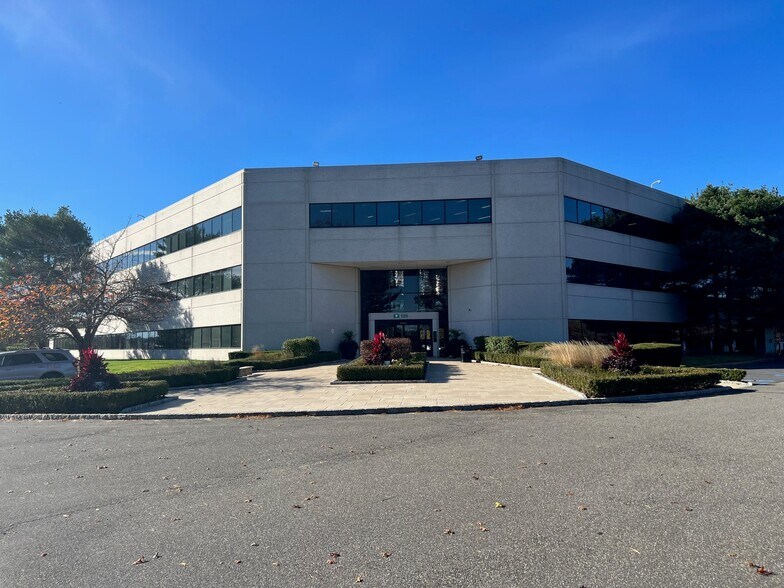 135 Pinelawn Rd, Melville, NY à louer - Photo de l’immeuble – Image 2 sur 20
