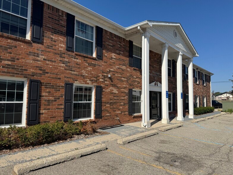 8123 Grand River Rd, Brighton, MI à louer - Photo de l’immeuble – Image 3 sur 15