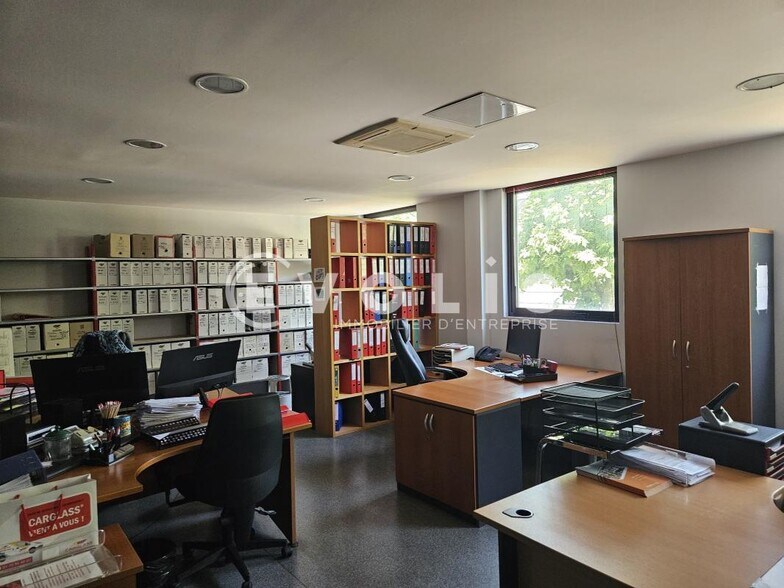 Bureau dans Grigny à vendre - Photo intérieure – Image 3 sur 11