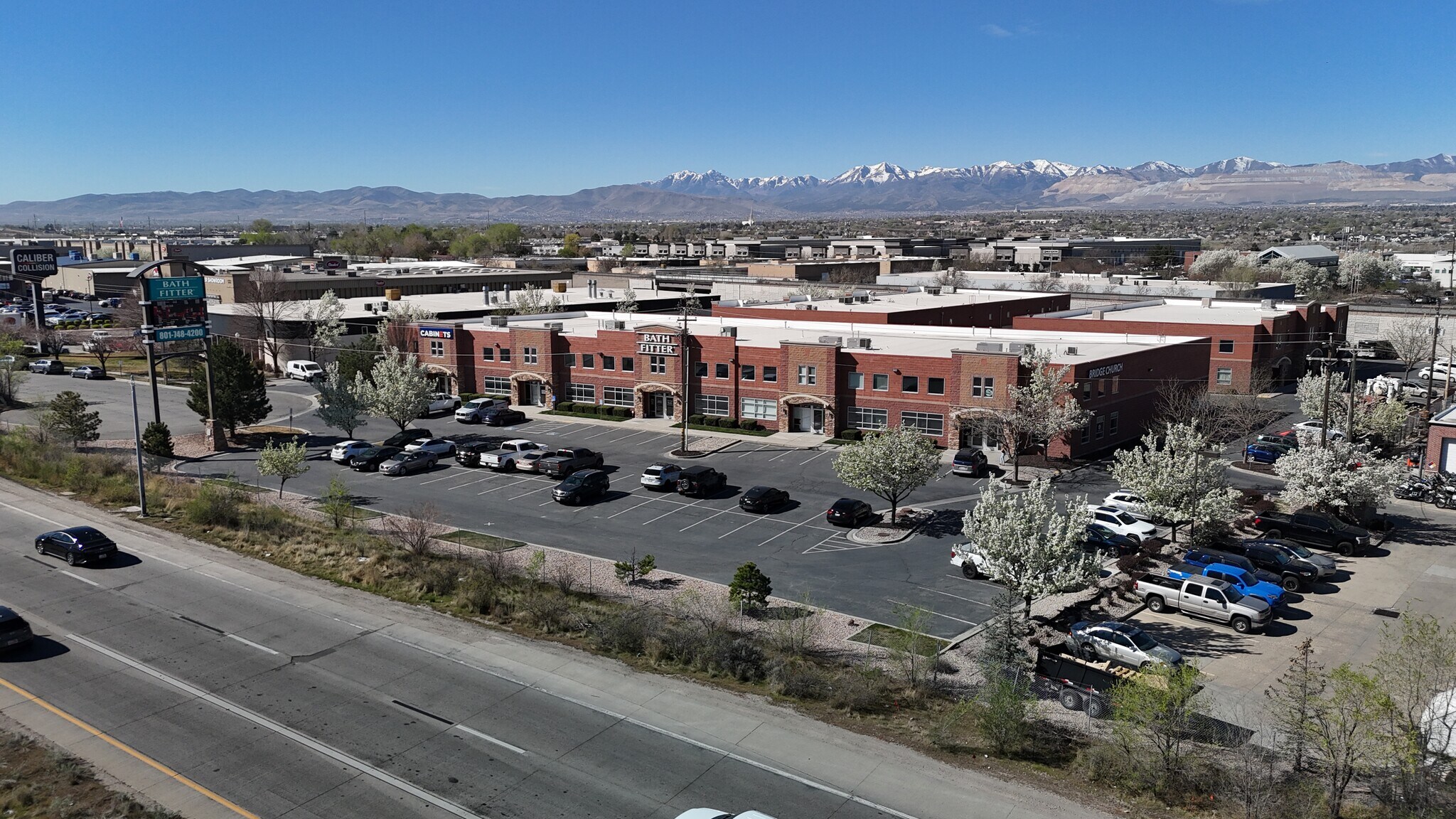 9066-9082 S 300 W, Sandy, UT à louer Photo principale– Image 1 sur 8