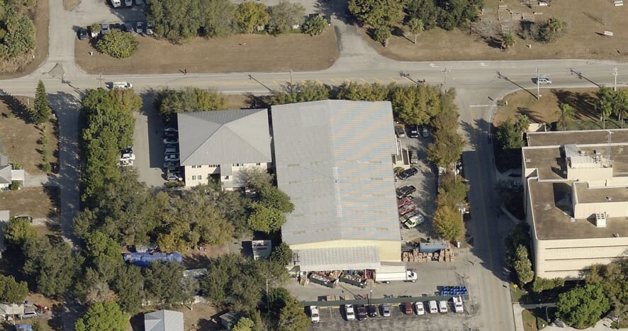4940 Bayline Dr, North Fort Myers, FL à louer - Photo de l’immeuble – Image 2 sur 67