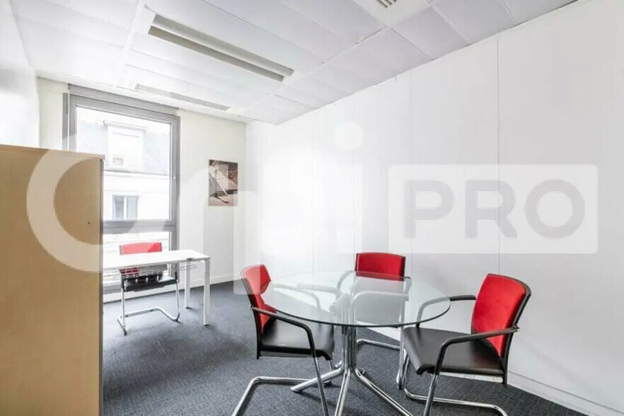 26-28 Rue De Londres, Paris à louer - Photo de l’immeuble – Image 3 sur 16