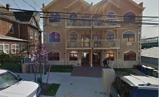 710-712 E 220th St, Bronx, NY à vendre - Photo principale – Image 1 sur 12