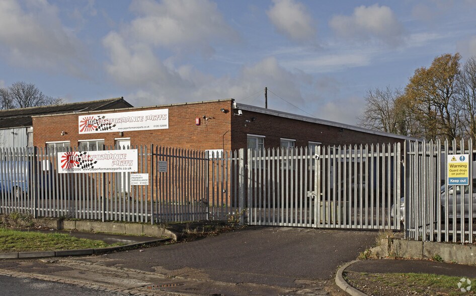 Saxon House & Crawley Business Centre portefeuille de 2 biens à vendre sur LoopNet.fr - Photo de l’immeuble – Image 2 sur 5