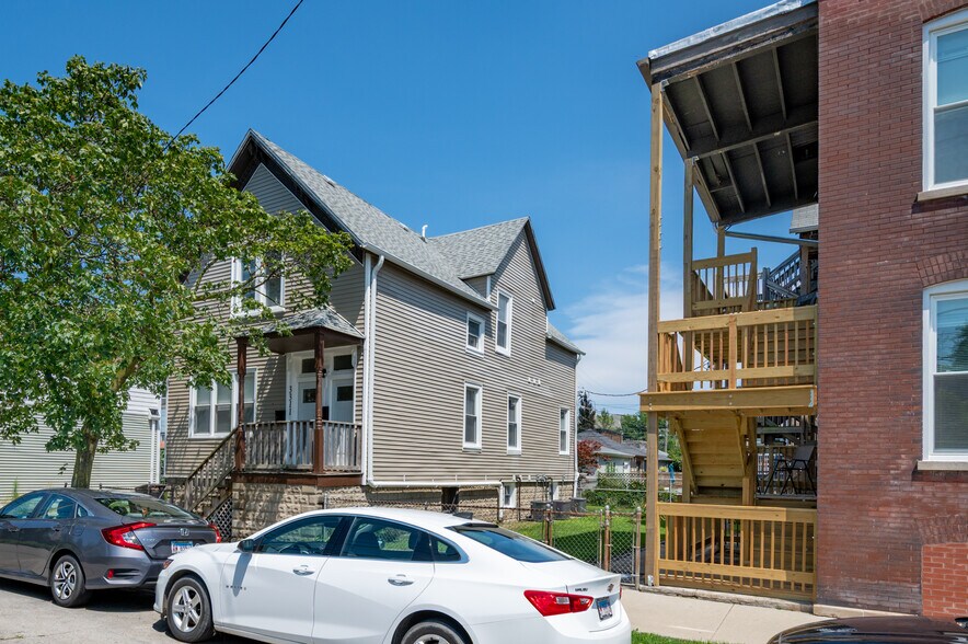 1756 W School St, Chicago, IL à vendre - Photo de l’immeuble – Image 3 sur 27