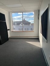 24 Crescent St, Waltham, MA à louer Photo intérieure– Image 2 sur 2