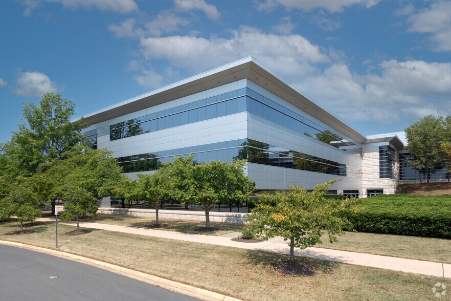 22001 Loudoun County Pky, Ashburn, VA à louer - Photo de l’immeuble – Image 2 sur 4