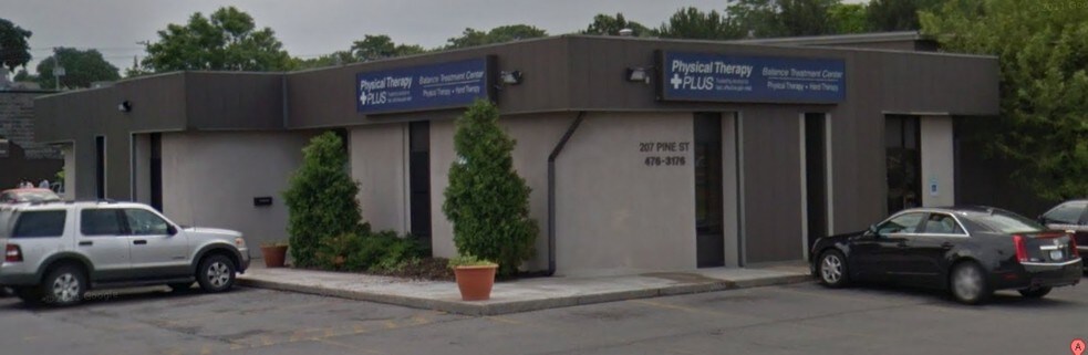 207 Pine St, Syracuse, NY à louer - Photo principale – Image 1 sur 12