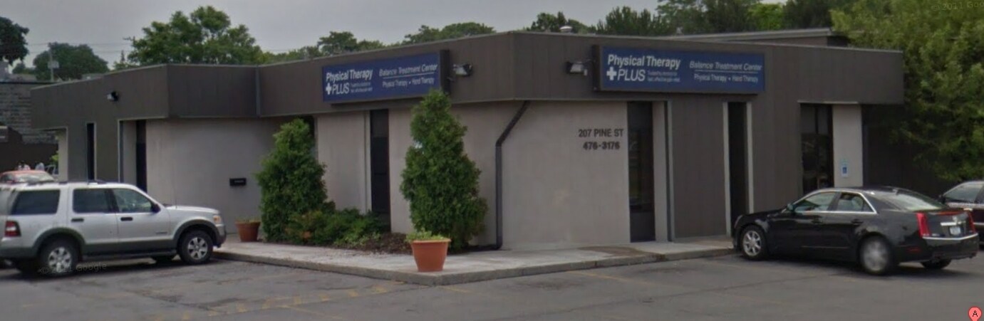 207 Pine St, Syracuse, NY à louer Photo principale– Image 1 sur 13