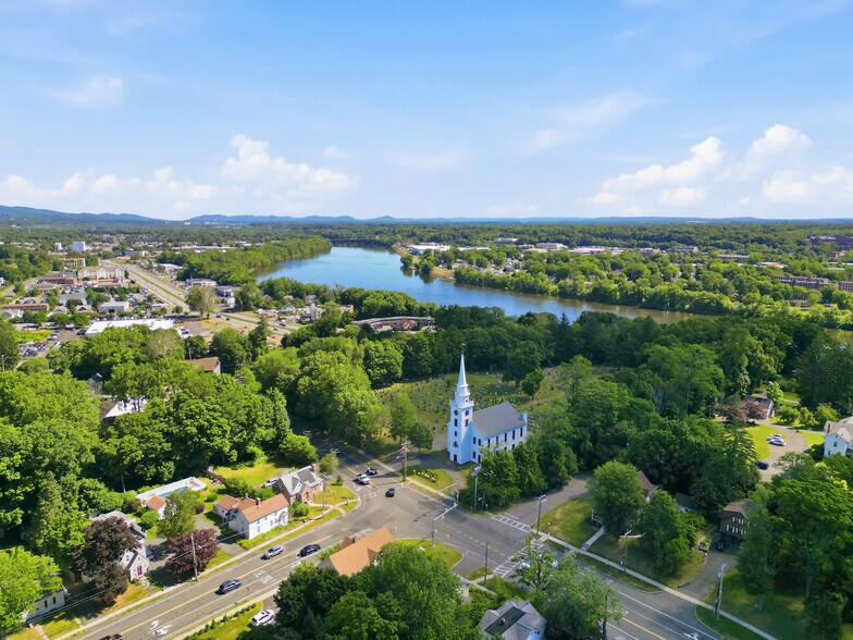732 Elm St, West Springfield, MA à vendre - Photo de l’immeuble – Image 3 sur 25
