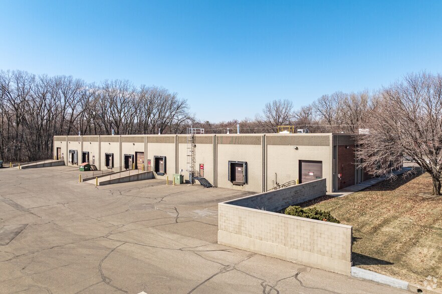 8301 Brooklyn Blvd, Brooklyn Park, MN à louer - Photo de l’immeuble – Image 3 sur 6