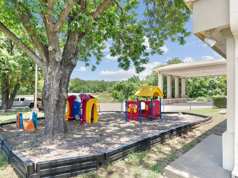 13620 Trinity Blvd, Euless, TX à vendre - Photo de l’immeuble – Image 3 sur 5