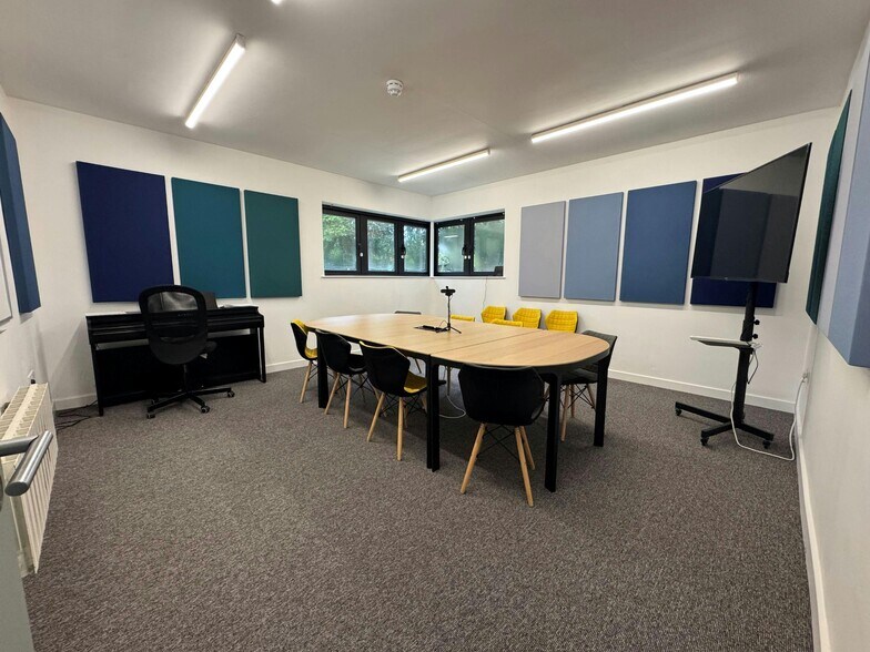 Bassett Av, Southampton à louer - Photo de l’immeuble – Image 2 sur 10