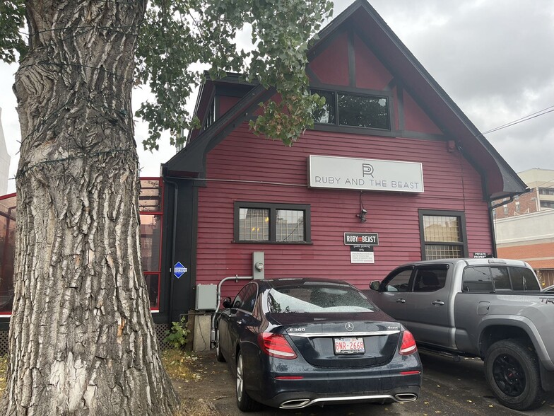 1111 7 St SW, Calgary, AB à vendre - Photo de l’immeuble – Image 2 sur 25