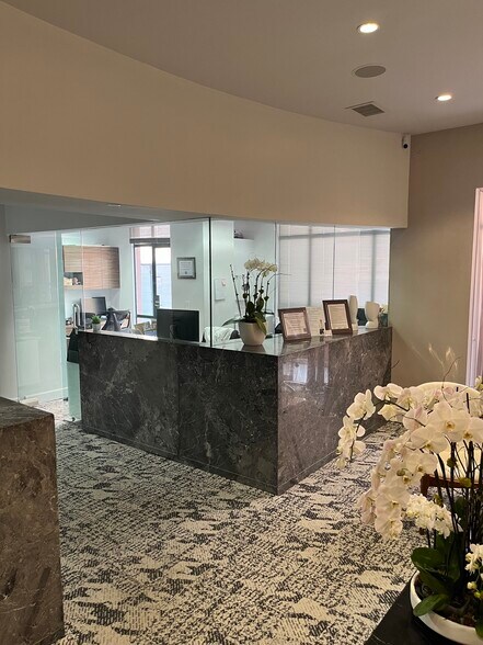 428-444 N Bedford Dr, Beverly Hills, CA à louer - Photo intérieure – Image 3 sur 19