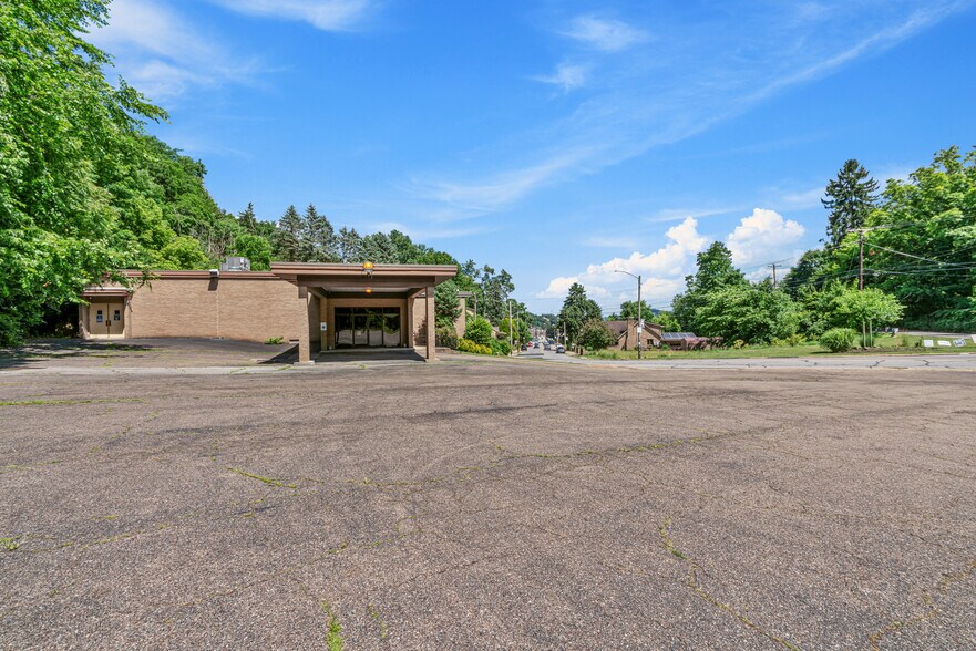 1650 Broadway Ave, McKees Rocks, PA à louer - Photo de l’immeuble – Image 2 sur 7