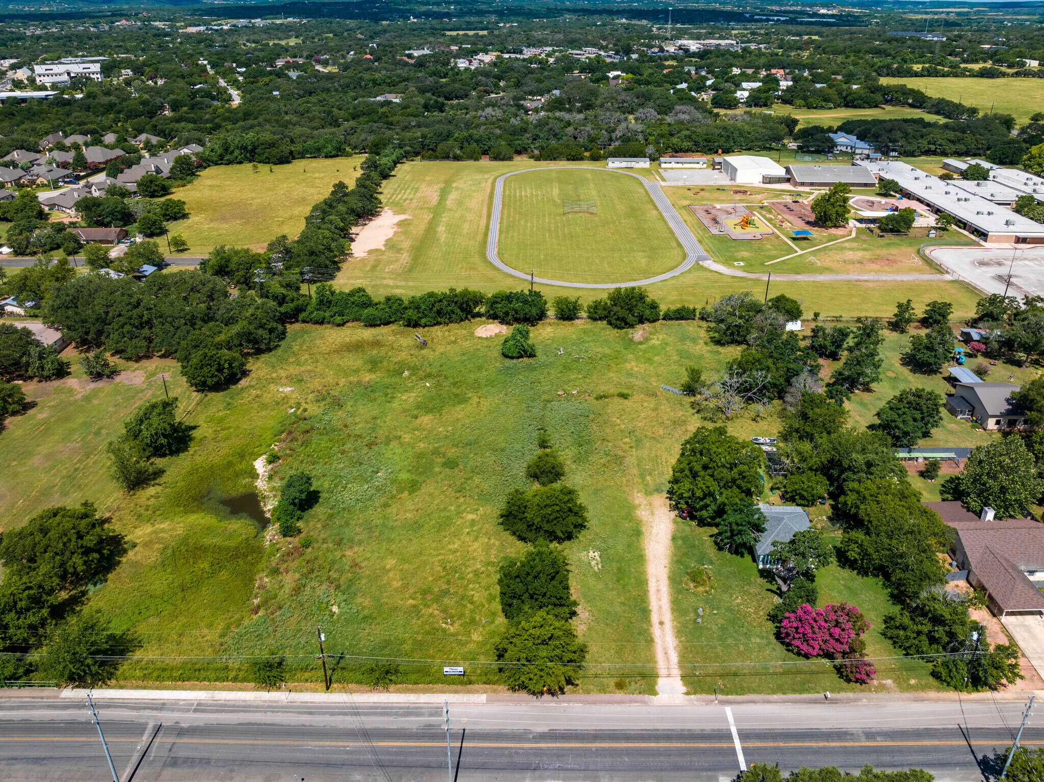 322 N Plant Ave, Boerne, TX à vendre Photo de l’immeuble– Image 1 sur 6