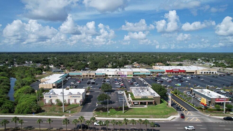 1825 Tamiami Trl, Port Charlotte, FL à louer - Photo de l’immeuble – Image 2 sur 13