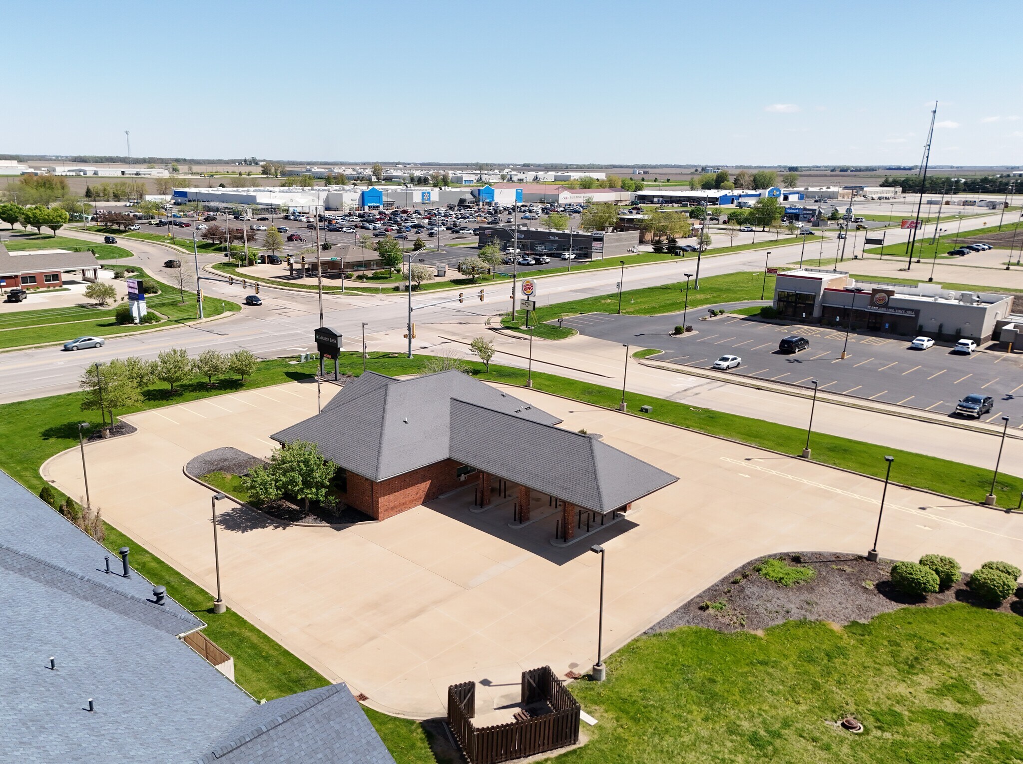 1661 E Jackson St, Macomb, IL à louer Photo de l’immeuble– Image 1 sur 24