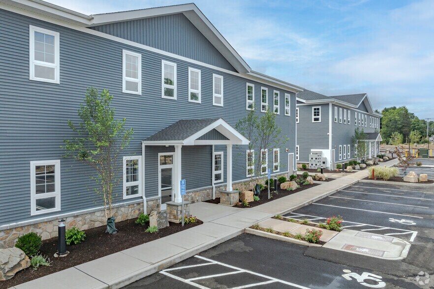 28 Branford Rd, North Branford, CT à louer - Photo de l’immeuble – Image 3 sur 14