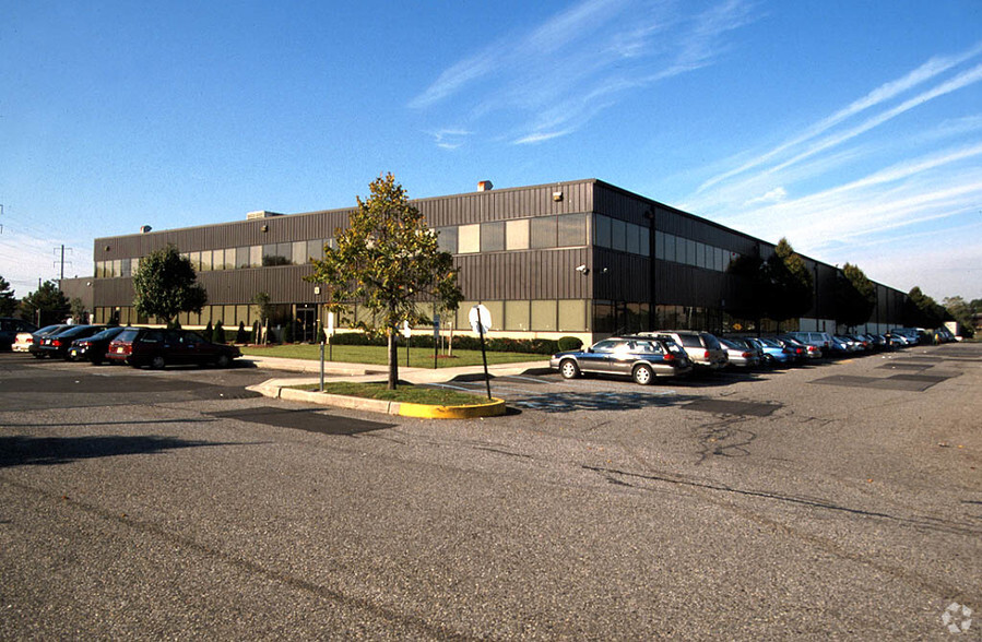 35 Henry St, Secaucus, NJ à louer - Photo de l’immeuble – Image 2 sur 8