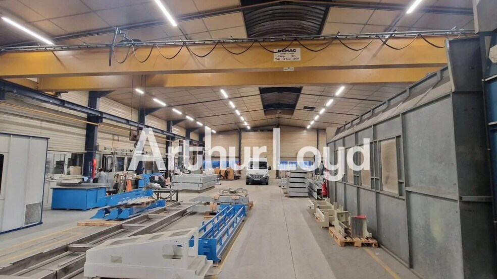 Local d'activités dans Vire Normandie à vendre - Photo de l’immeuble – Image 3 sur 3