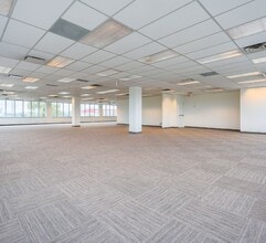 1 Greensboro Dr, Toronto, ON à louer Photo intérieure– Image 2 sur 3