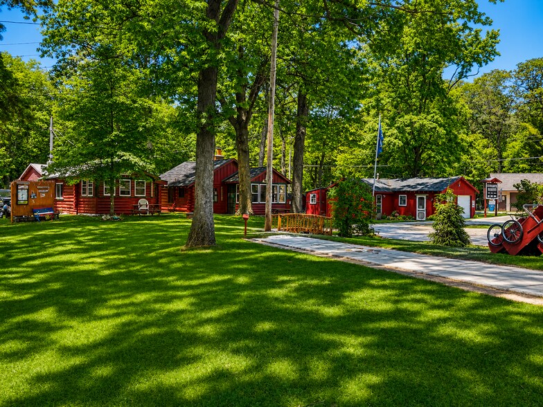 127 Oneida Dr, Houghton Lake, MI à vendre - Photo de l’immeuble – Image 3 sur 12