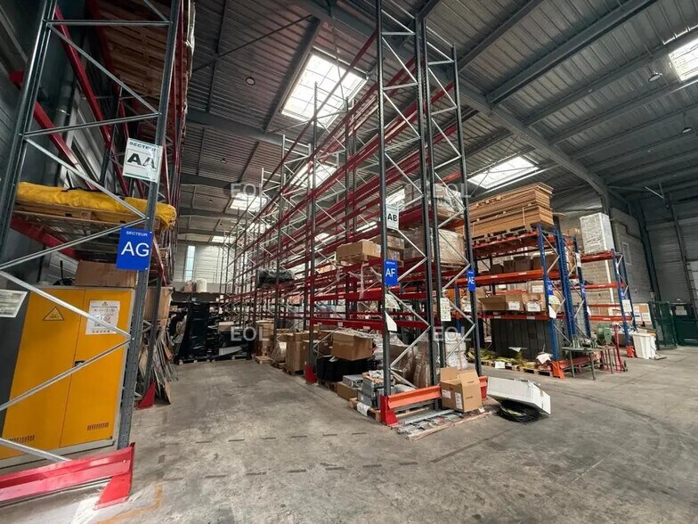 Local d’activités dans Bussy-Saint-Martin à louer - Photo de l’immeuble – Image 3 sur 7