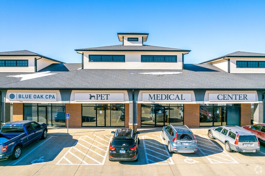 4444-4456 NW 128th St, Urbandale, IA à vendre - Photo de l’immeuble – Image 3 sur 5