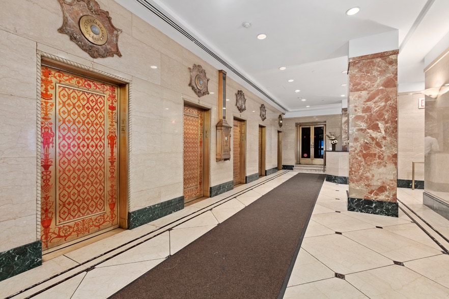 57 W 57th St, New York, NY à louer - Hall d’entrée – Image 3 sur 5