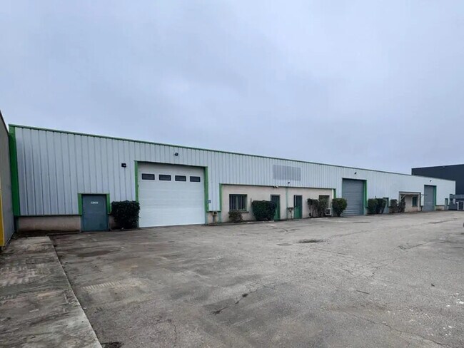 Plus de détails pour Bureau, Local d'activités à louer