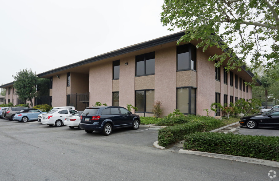 1918 Business Center Dr, San Bernardino, CA à louer - Photo de l’immeuble – Image 3 sur 7