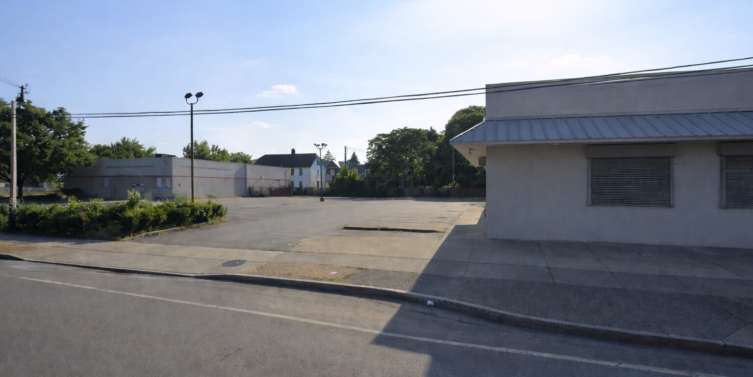 994 Clinton Ave S, Rochester, NY à louer Photo principale– Image 1 sur 4