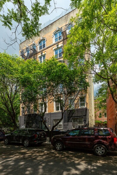 629 E 5th St, New York, NY à vendre - Photo de l’immeuble – Image 2 sur 21