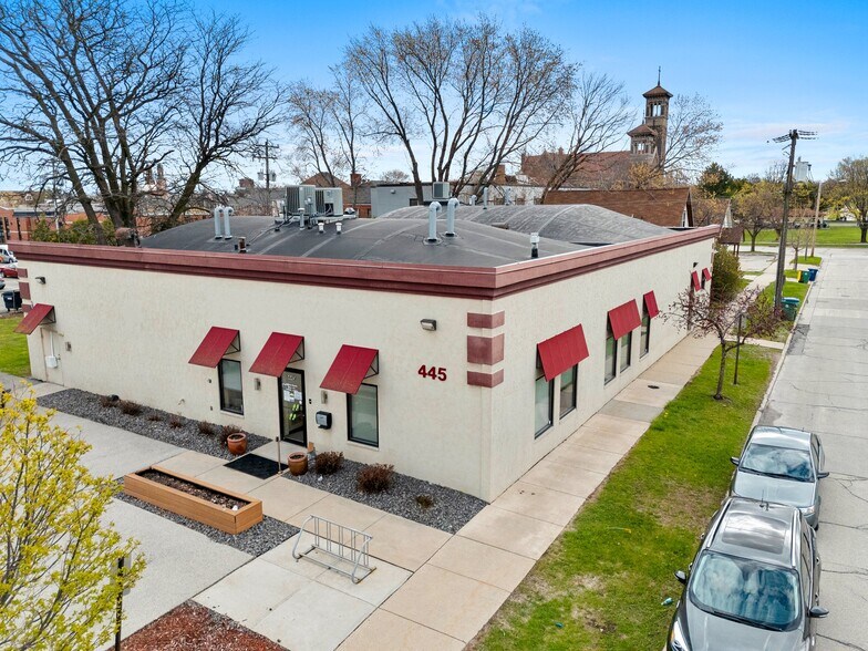 445 S Adams St, Green Bay, WI à louer - Photo de l’immeuble – Image 2 sur 53