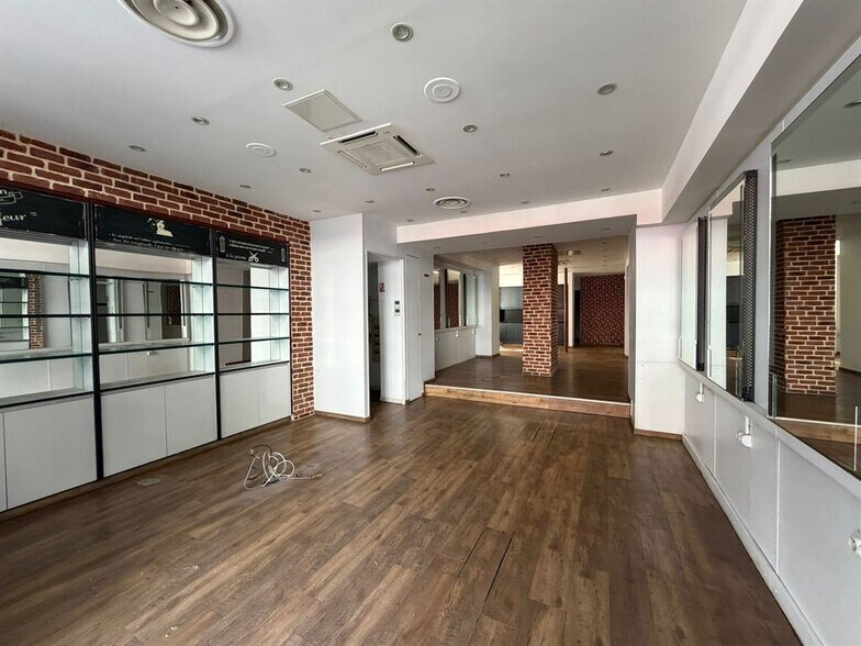 Local commercial dans Paris à louer - Photo intérieure – Image 1 sur 8